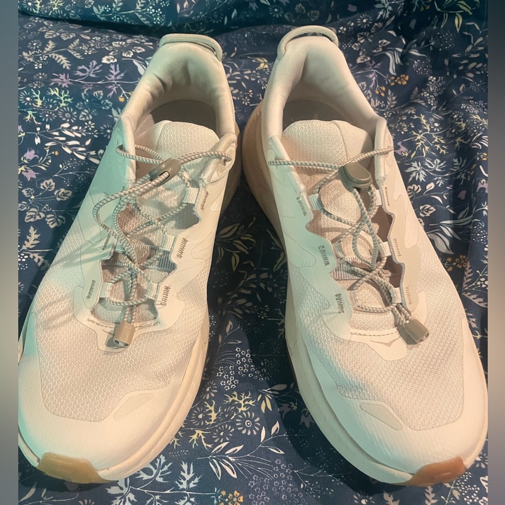 Women’s Hoka transport size 9M